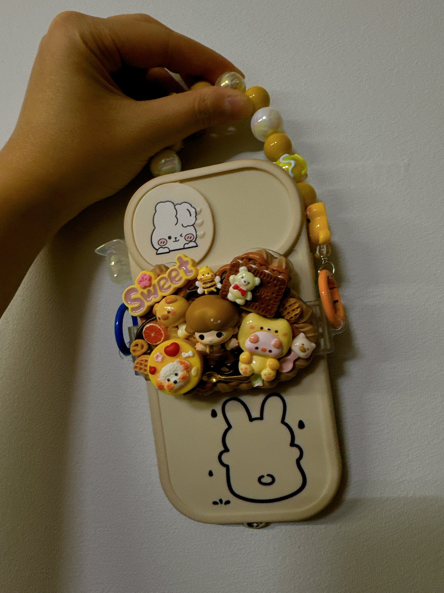 Cream glue hand-painted + PopMart Dimoo HUG popbean mobile phone back clip (chain as gift)